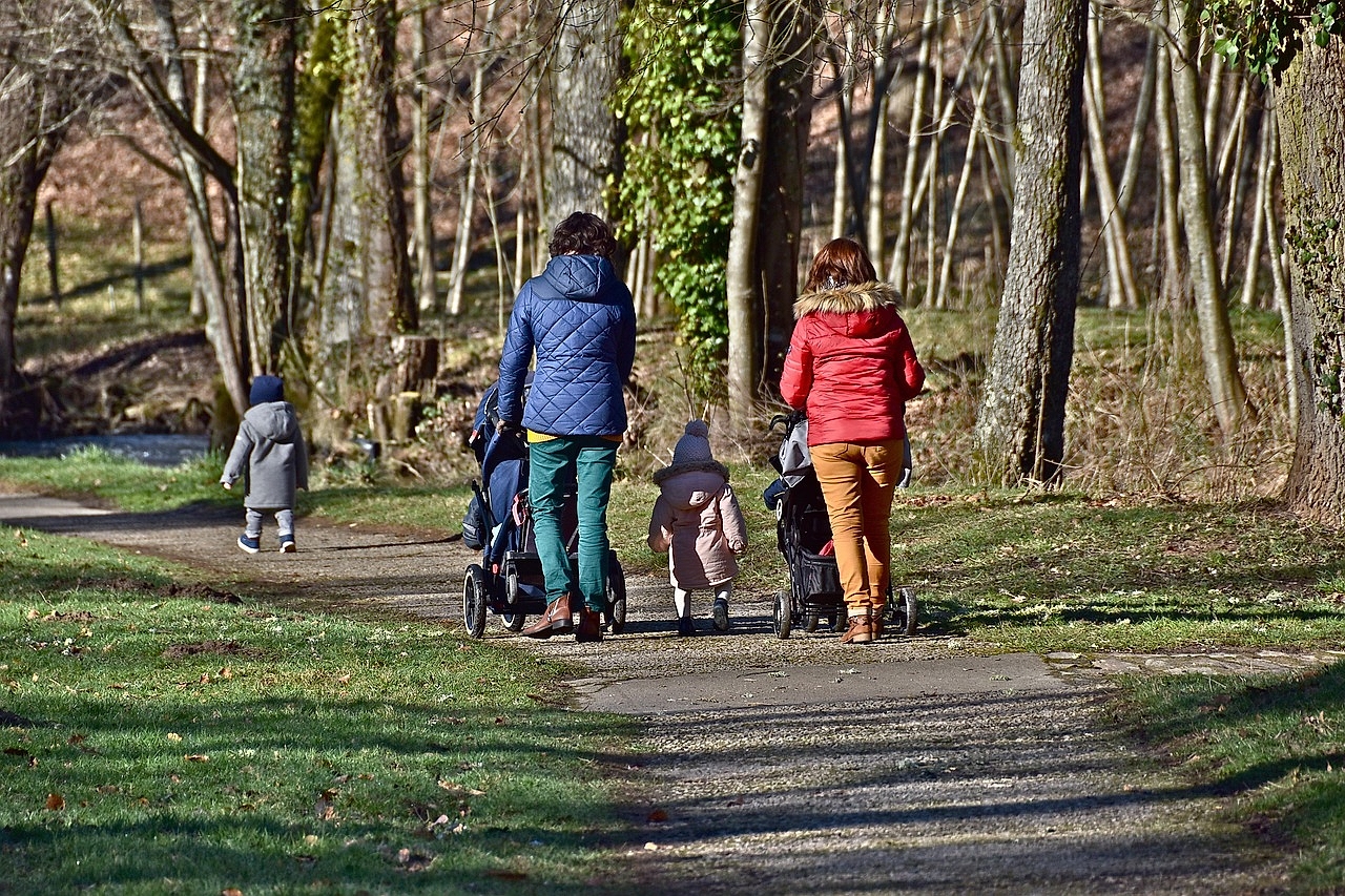 Parents and children in a calm bedtime routine